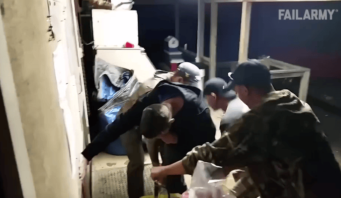 【20款】国外搞笑街头恶搞失误视频素材 第6张